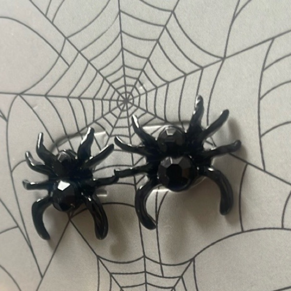 Black Spider Stud Earrings Goth Witchy Halloween Spooky Post NWOT